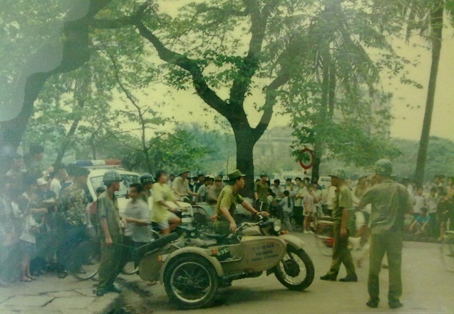 Duong day mua ban vu khi anh 3