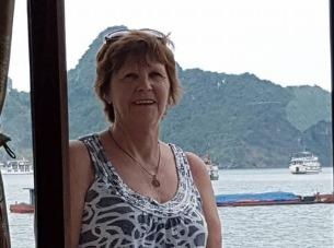 Hanh trinh 'bi an' cua tau rac cho khach Australia tren vinh Ha Long hinh anh
