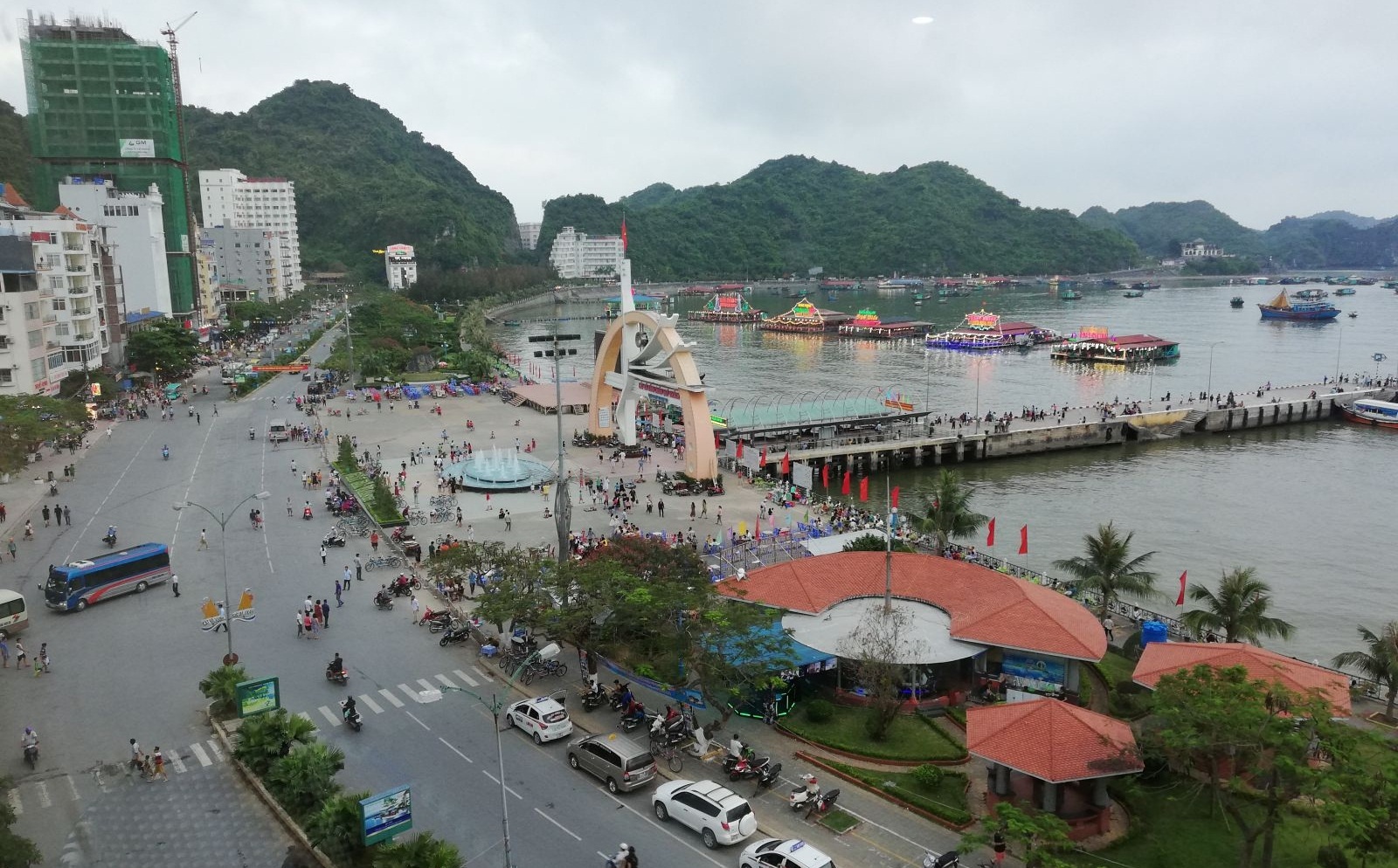 Tàu du lịch Cát Bà ảnh 2 Tau du lich Cat Ba anh 2