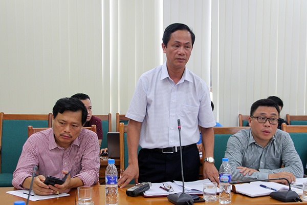 Tau du lich chat luong kem anh 2