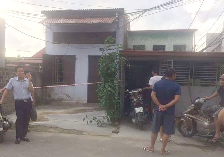 Nghi can tu sat tai nha rieng sau khi cua co vo, 2 chau hinh anh