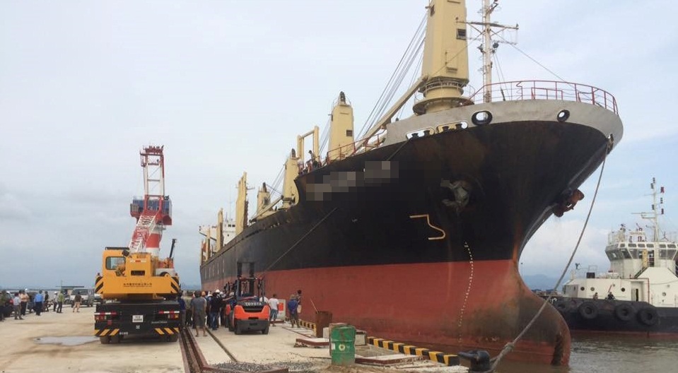 Hai cong nhan thao tac xe nang tu vong do roi tu do cao 14 m hinh anh