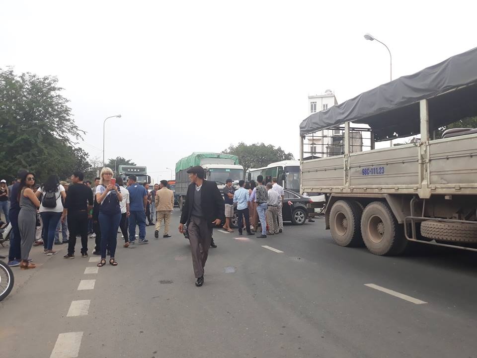 Phan doi thu phi BOT anh 1