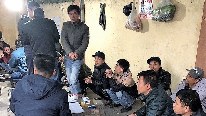 Tam giu 17 con bac cong nhan cung 200 trieu dong tai soi via he hinh anh