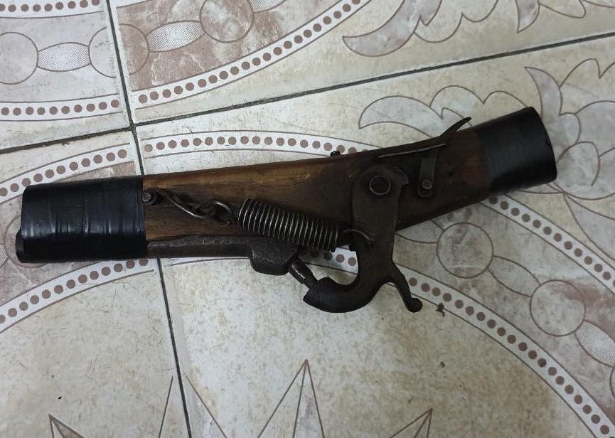 Bi bat tai cho khi dung sung tu che di cuop ngan hang hinh anh