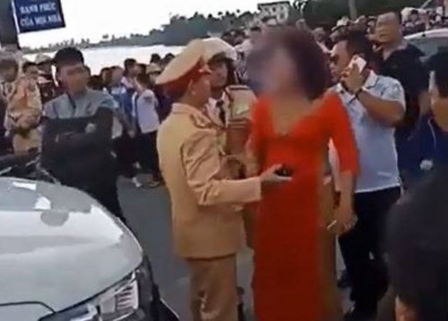 đoàn đón dâu đốt pháo nổ ảnh 1 doan don dau dot phao no anh 1