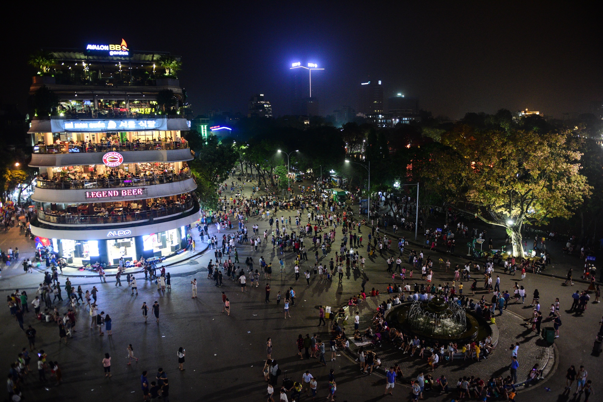 Dan Thu do ra duong hong mat anh 1