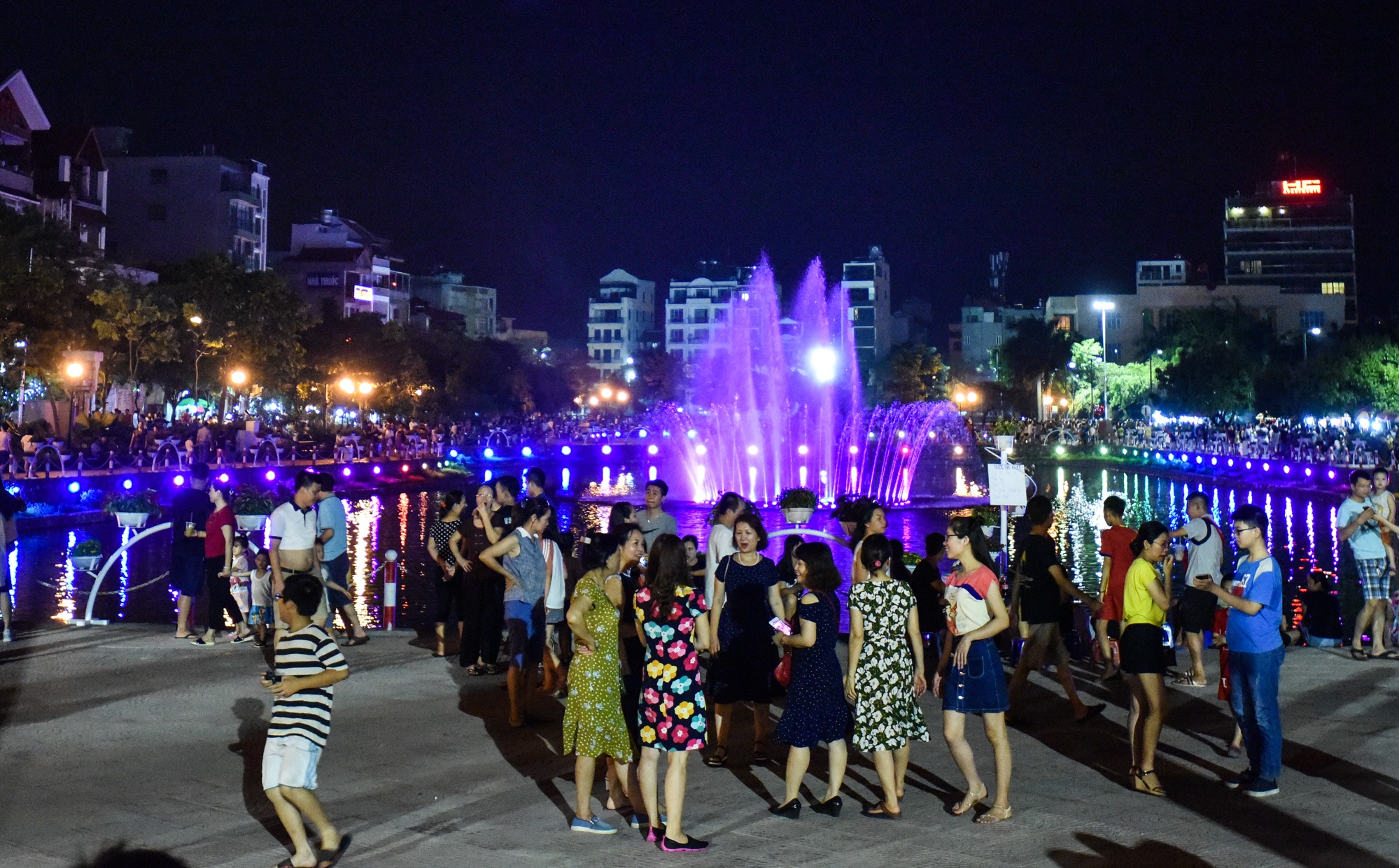 Dan Thu do ra duong hong mat anh 6