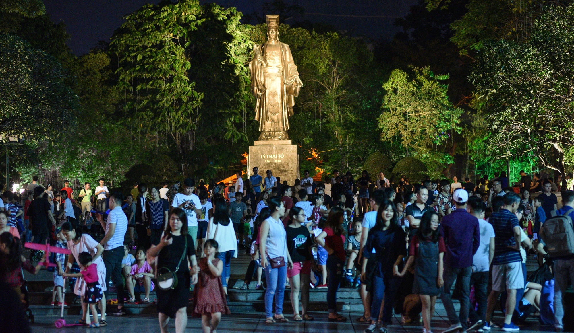 Dan Thu do ra duong hong mat anh 7