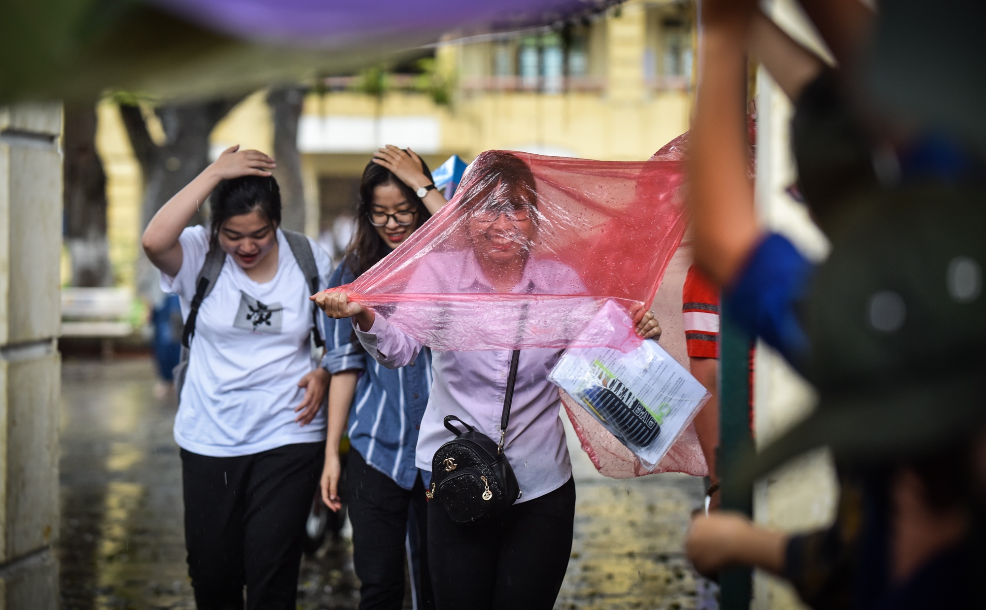 Phu huynh dam mua doi si tu anh 1