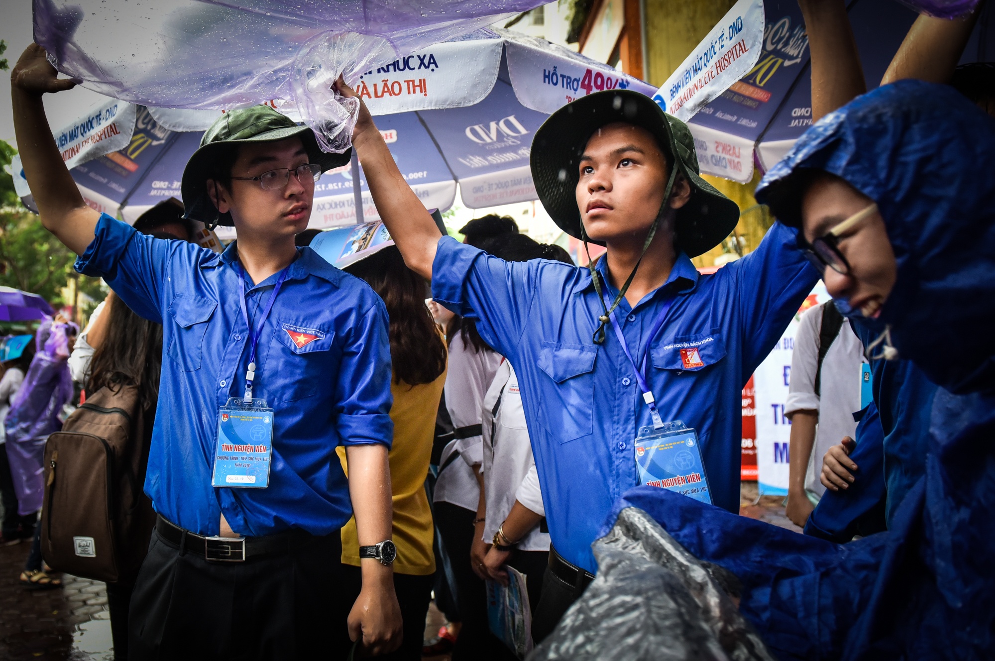 Phu huynh dam mua doi si tu anh 3