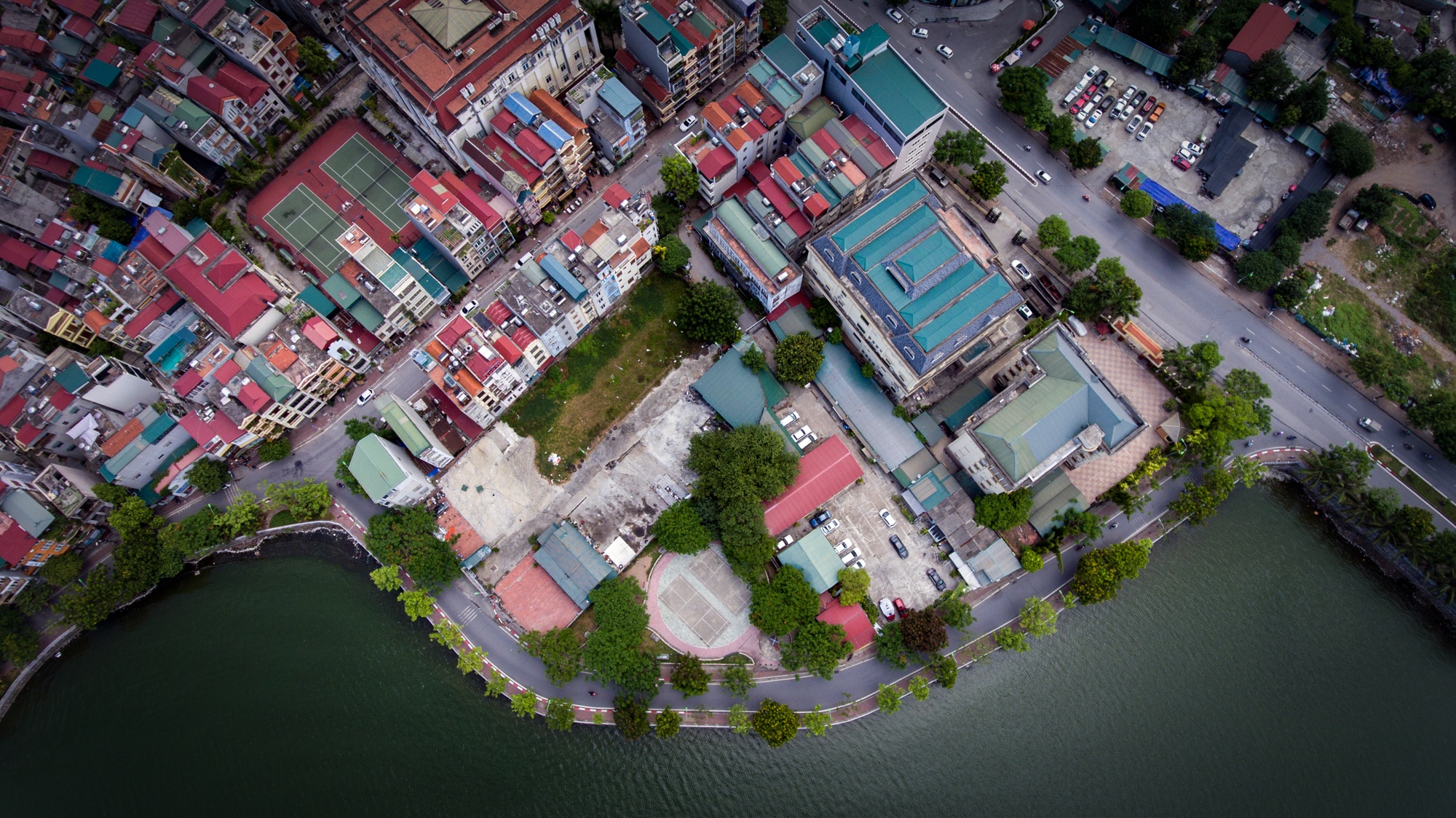 Bãi đất kim cương ven hồ tây ảnh 1 Bai dat kim cuong ven ho tay anh 1