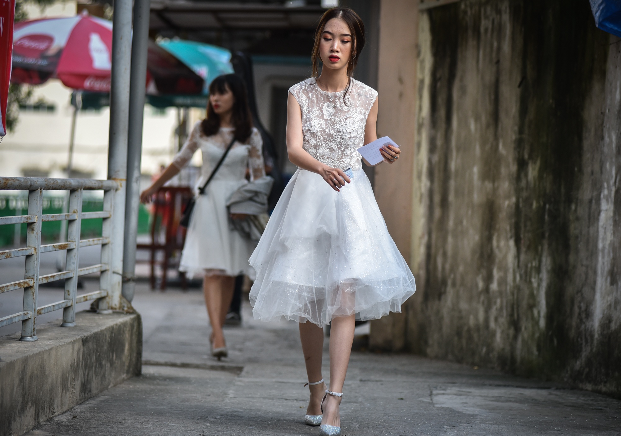 Nu sinh goi cam di thi dai choc anh 5