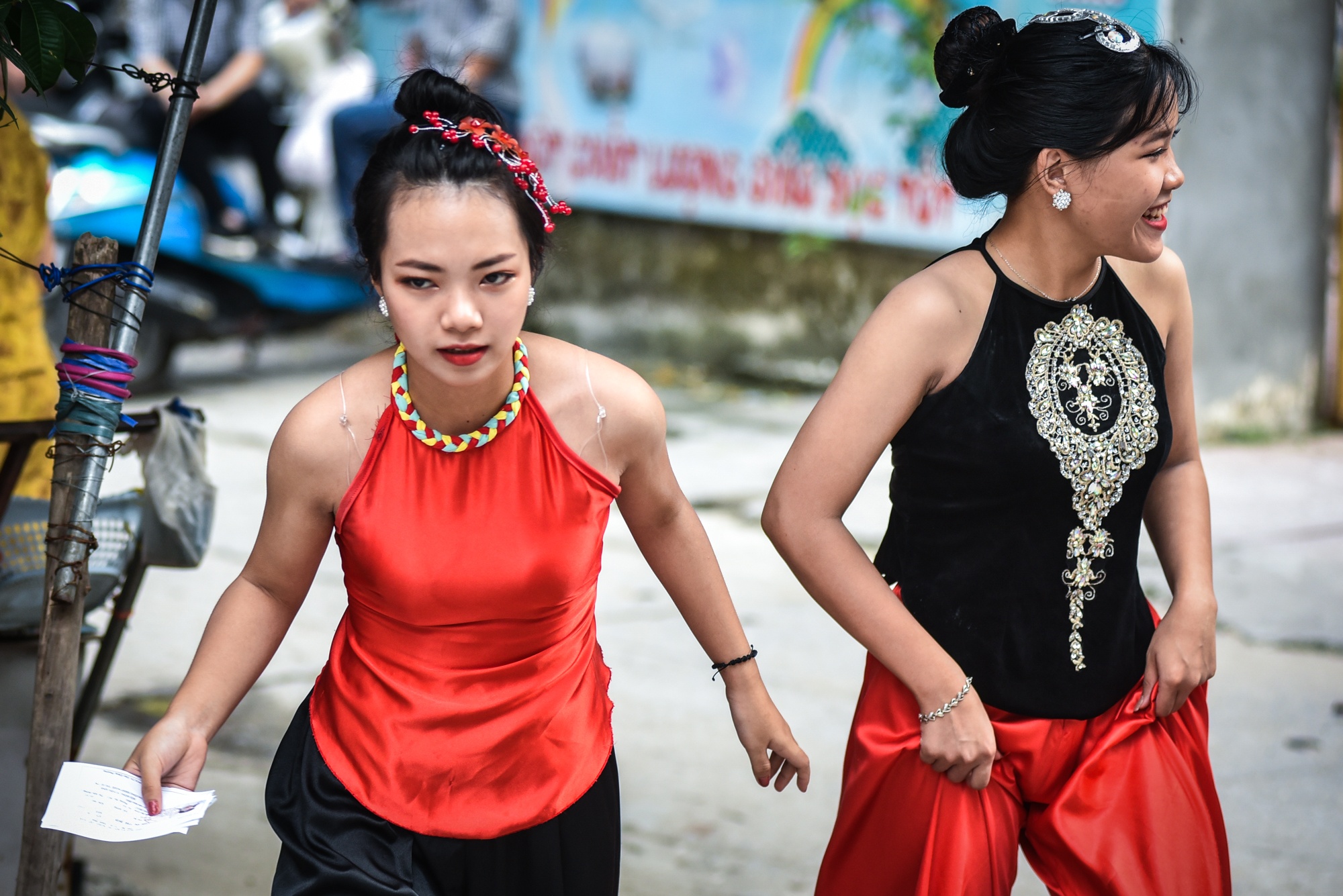 Nu sinh goi cam di thi dai choc anh 6