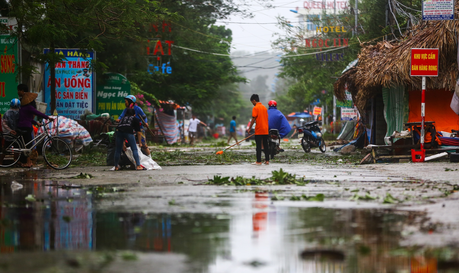 Duong pho Thanh Hoa ngon ngang sau bao so 3 anh 1