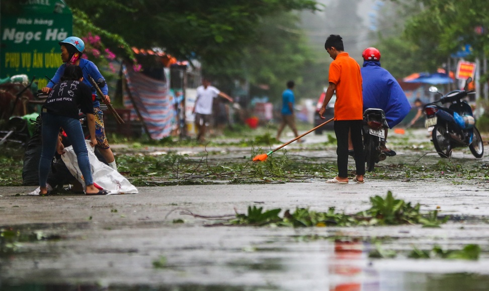 Ven bien Thanh Hoa ngon ngang, xo xac sau bao Son Tinh hinh anh