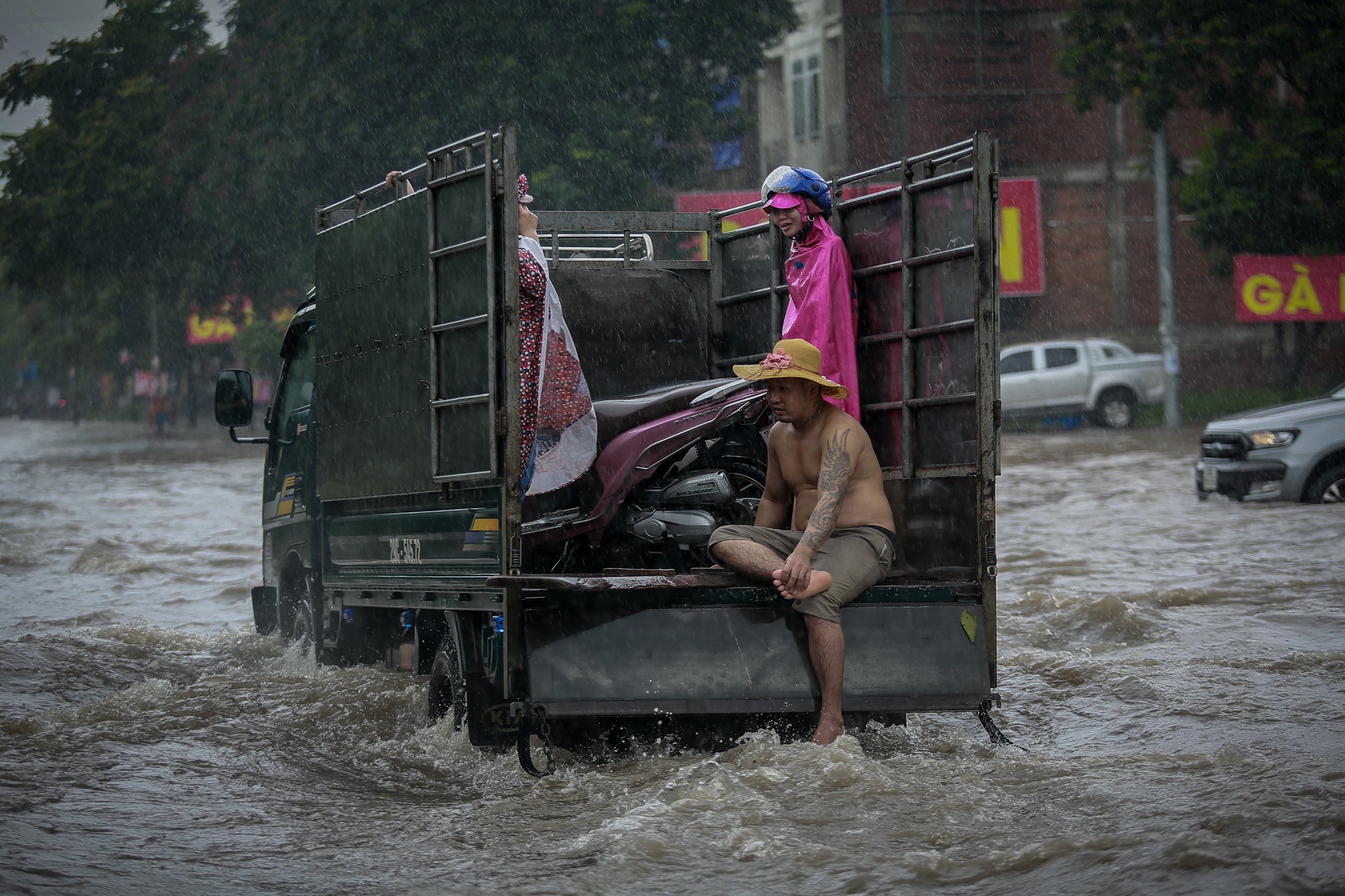 Mua lon gay ngap ung o Ha Noi anh 7