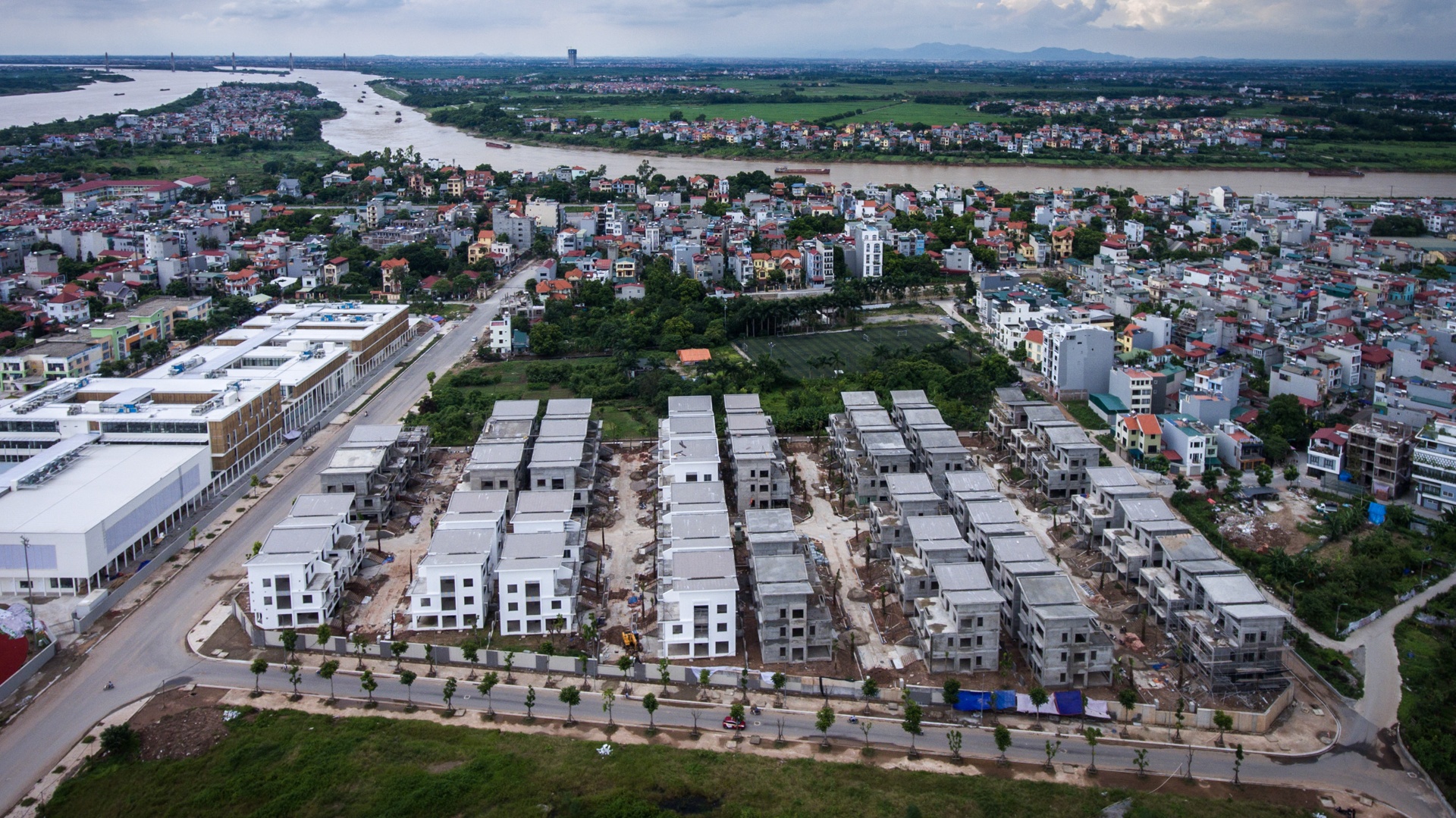 26 biet thu xay dung khong phep o thu do anh 10