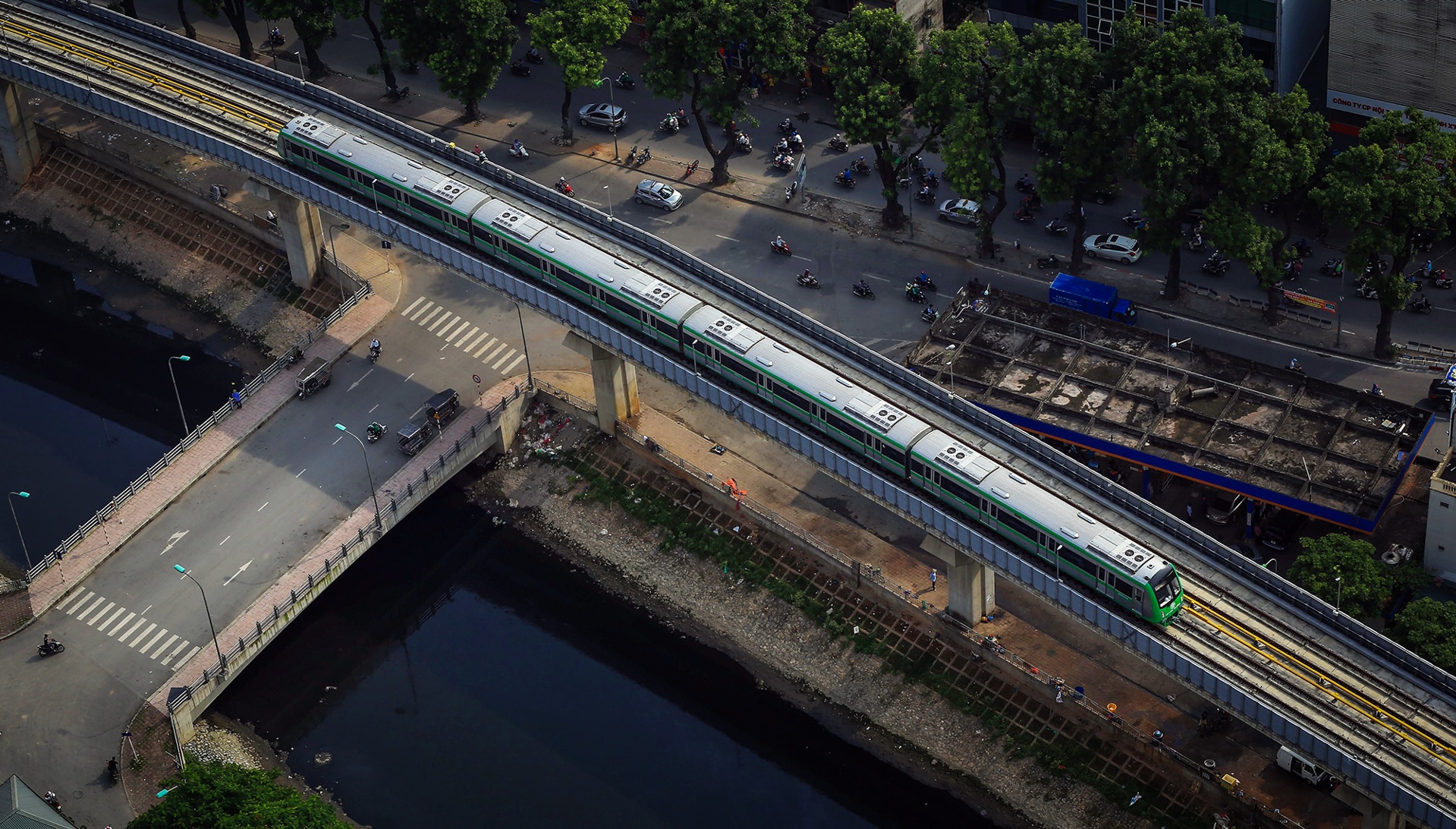 tau duong sat cat linh ha dong chay anh 10