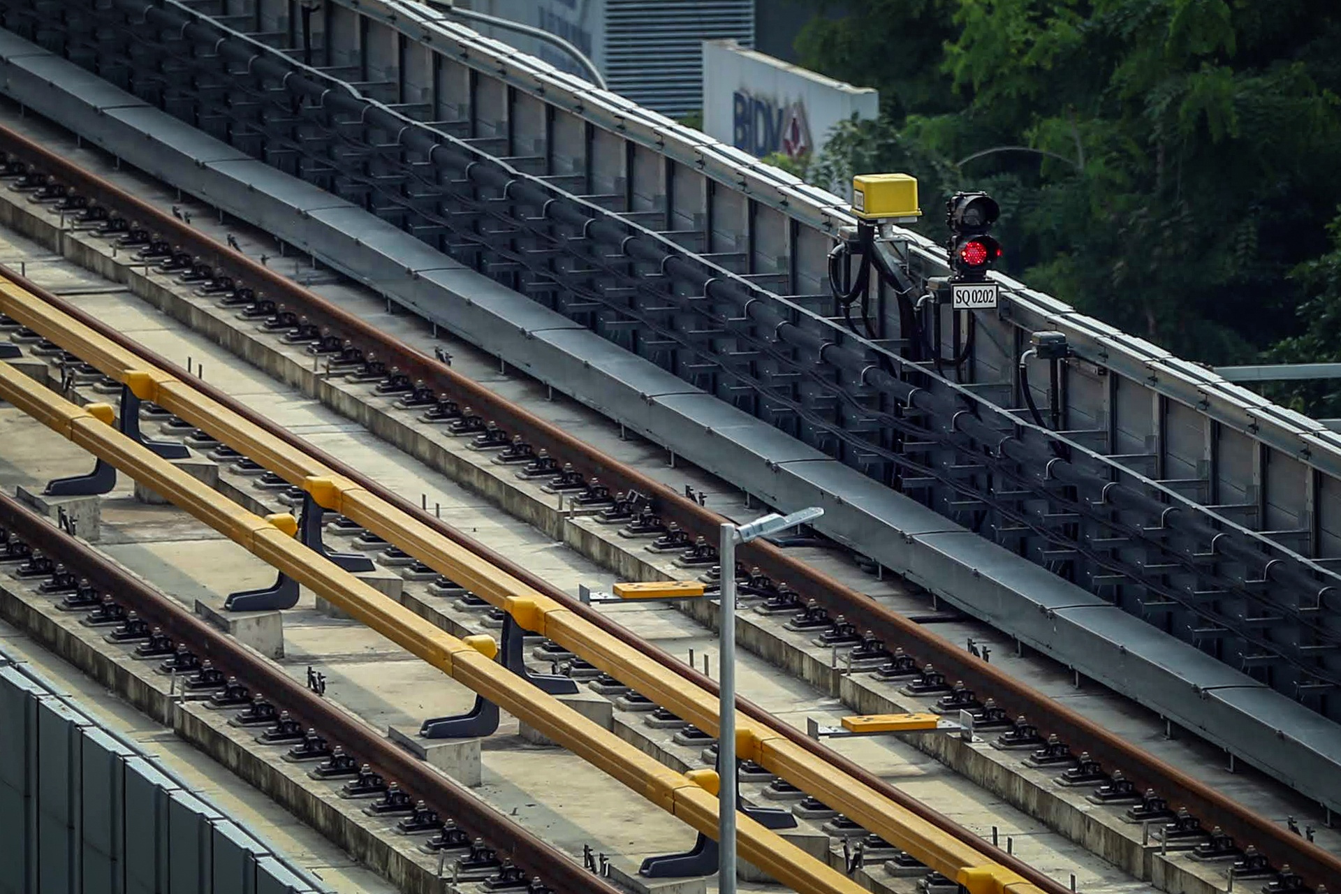 tau duong sat cat linh ha dong chay anh 12
