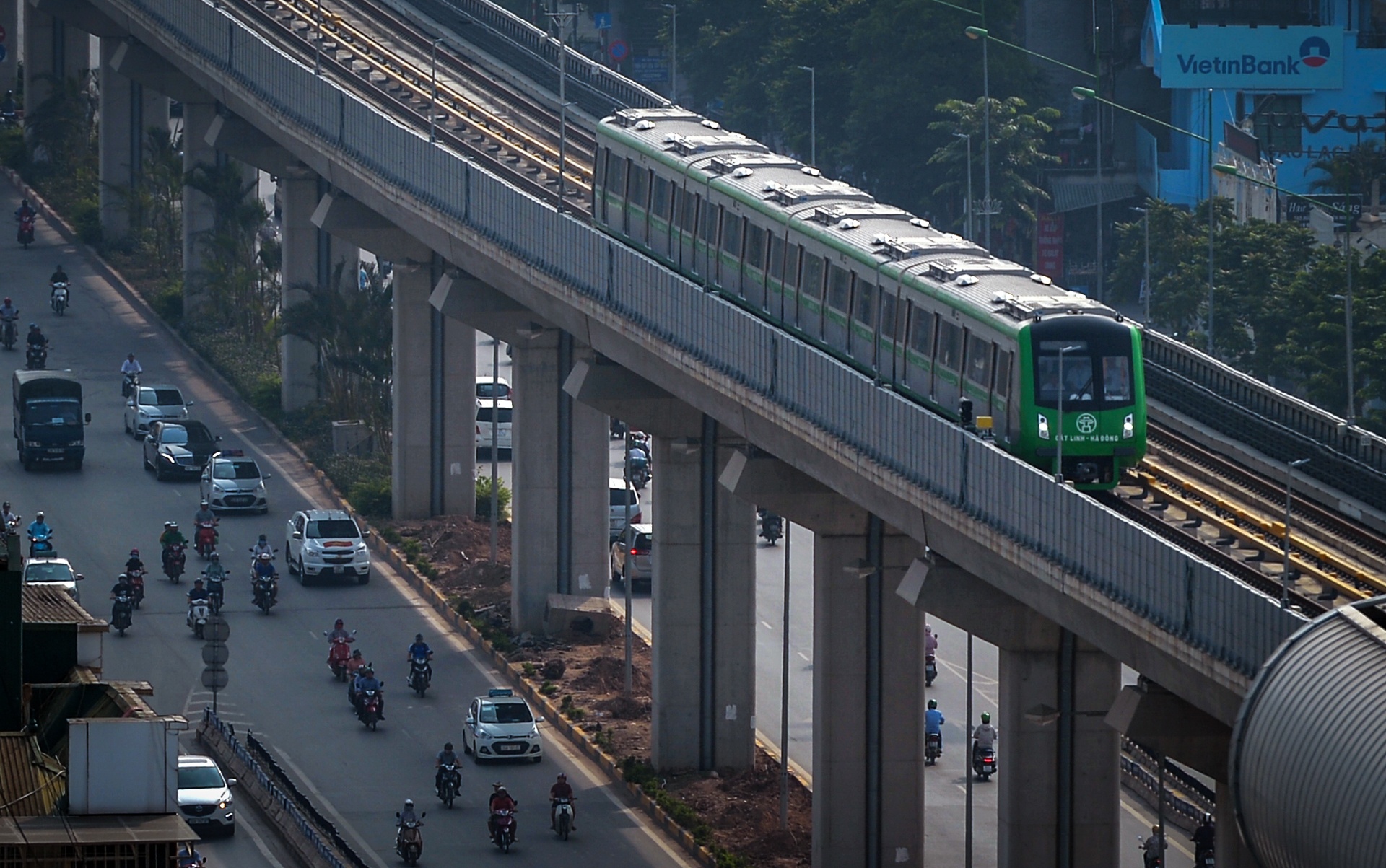 tau duong sat cat linh ha dong chay anh 8