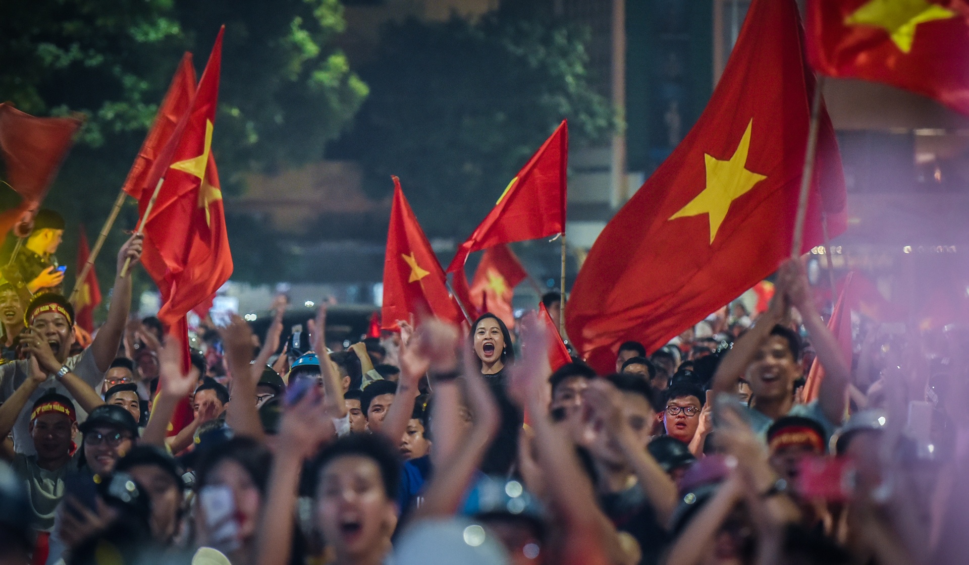 CDV thau dem mung chien thang cua Olympic Viet Nam o ho Guom hinh anh