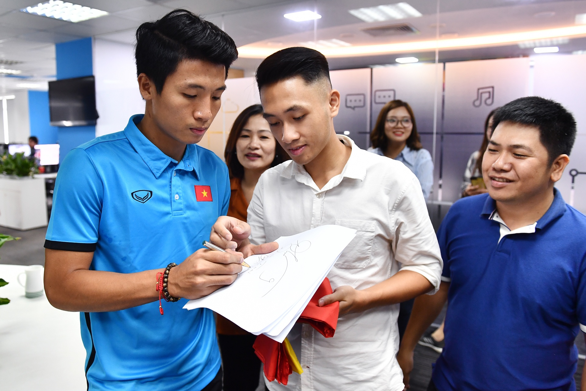 cau thu olympic viet nam giao luu truc tuyen anh 12