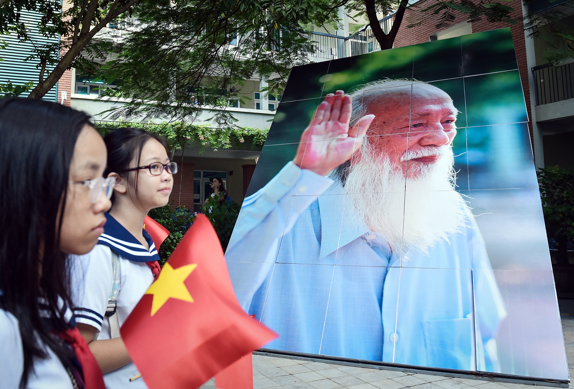 hoc sinh luong the vinh tuong nho thay van nhu cuong anh 7