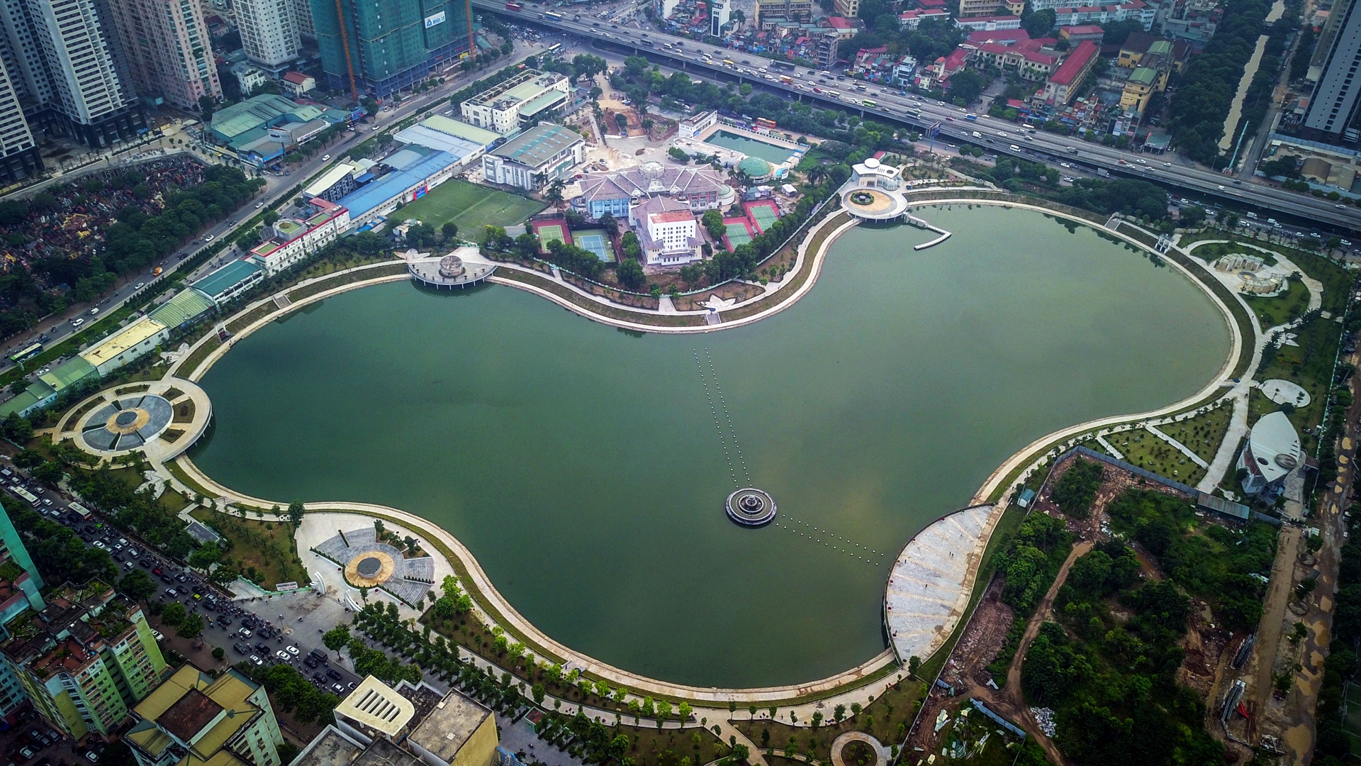 Cong vien 300 ty tren dat vang moi khanh thanh o Ha Noi hinh anh