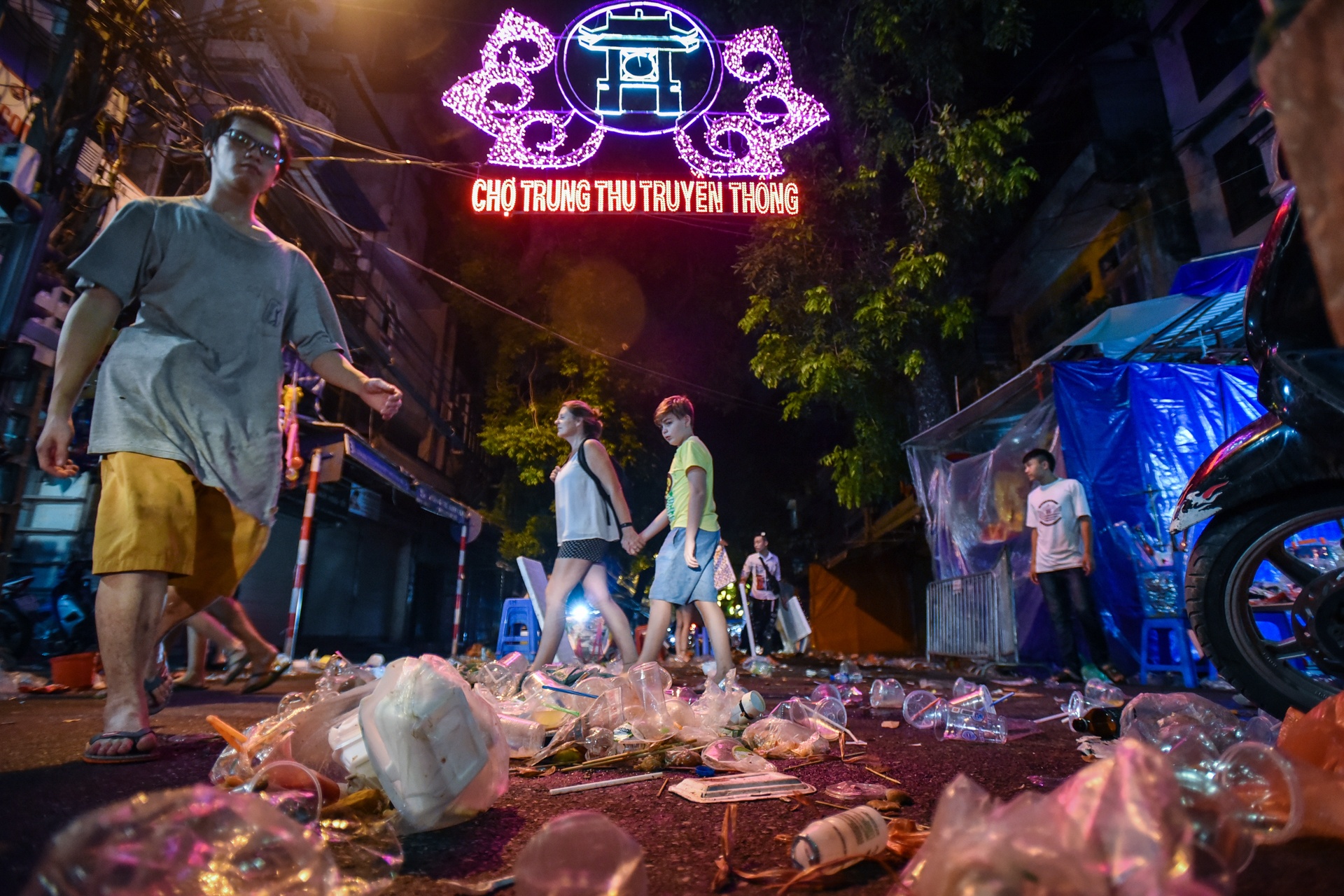 rac thai ngap pho sau trung thu anh 1