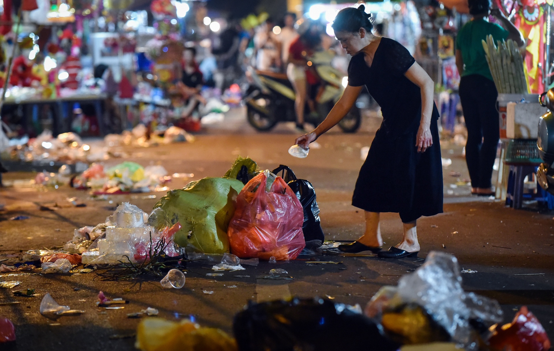 rac thai ngap pho sau trung thu anh 4