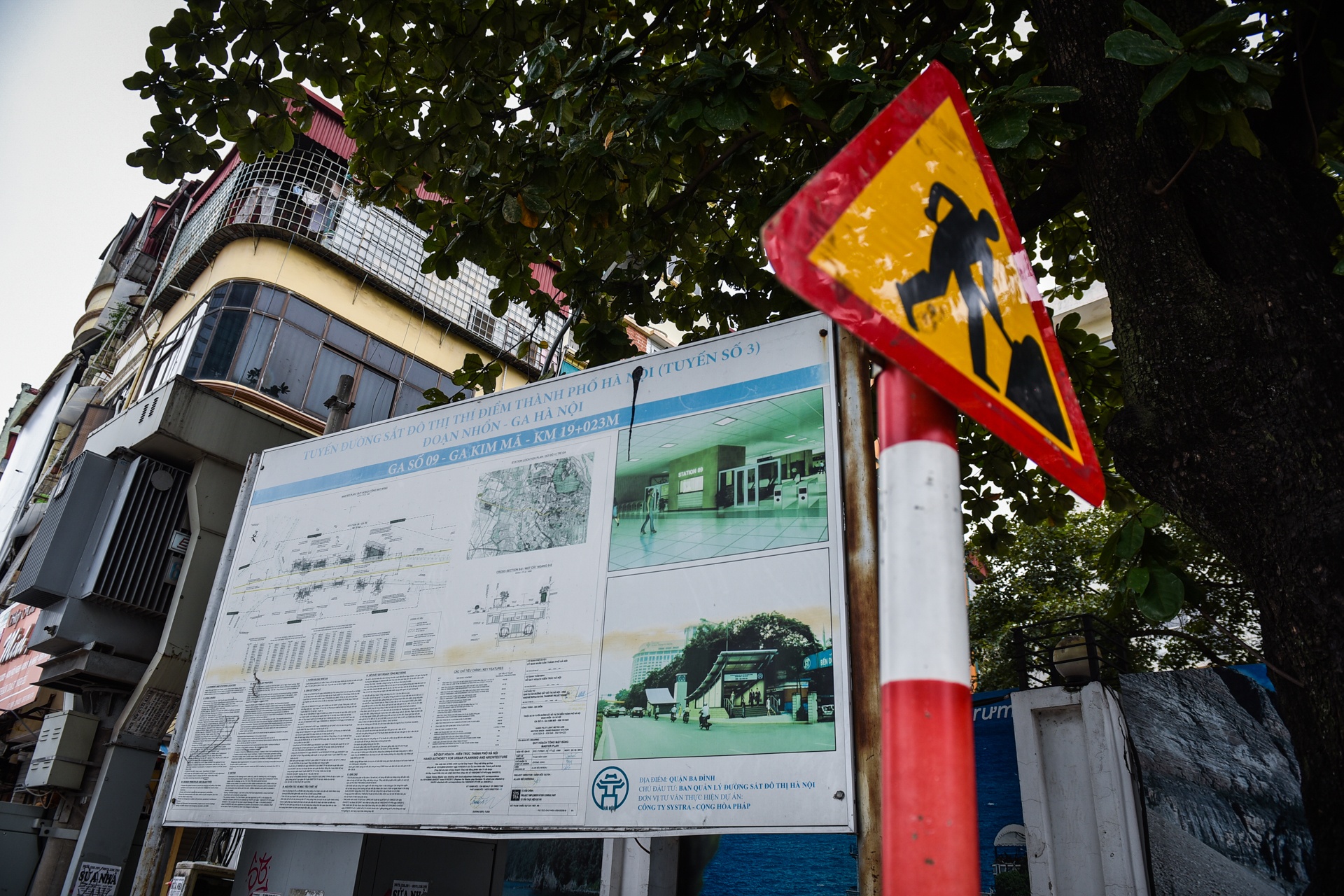 cam duong Kim Ma thi cong duong sat tren cao anh 3