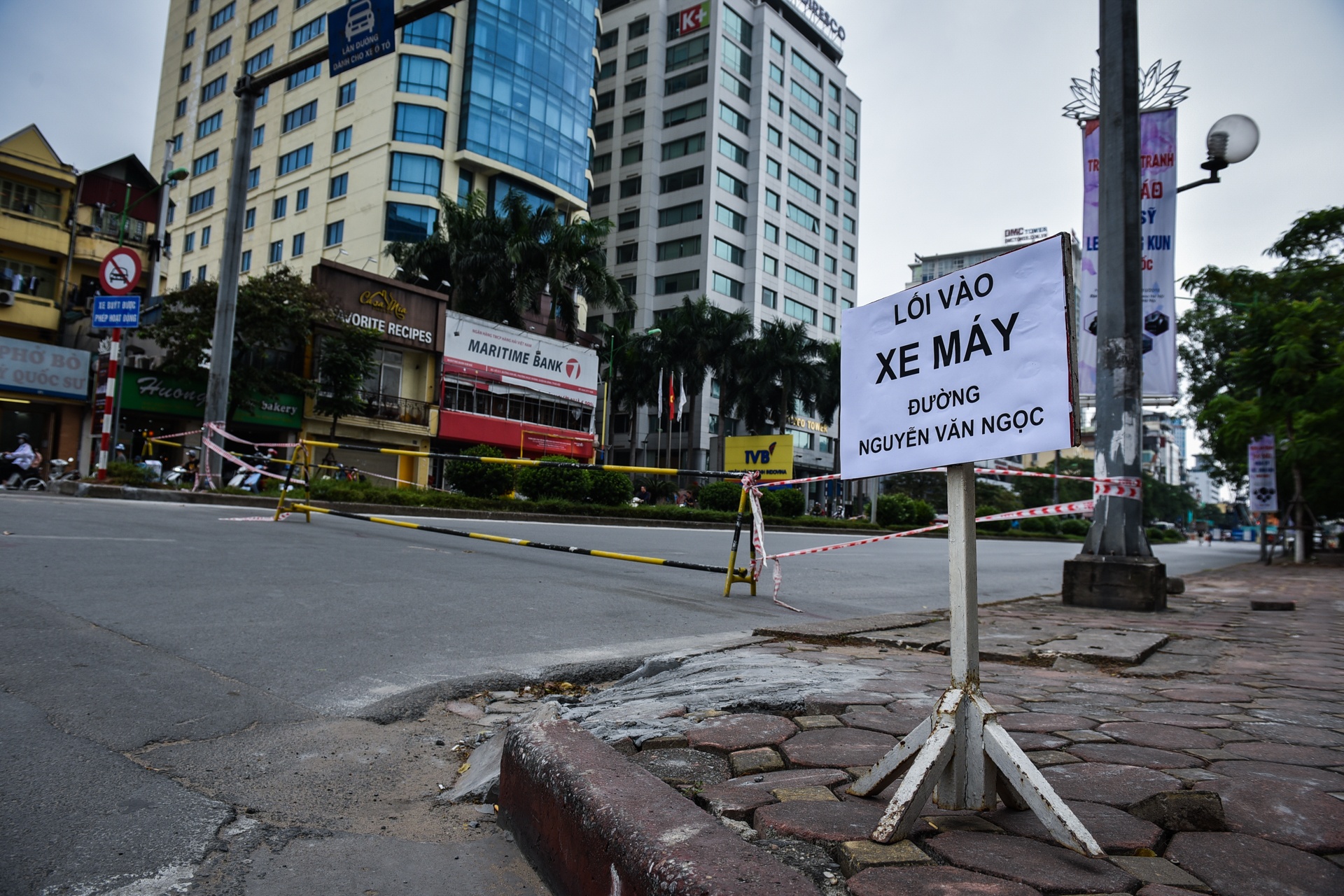 cam duong Kim Ma thi cong duong sat tren cao anh 6