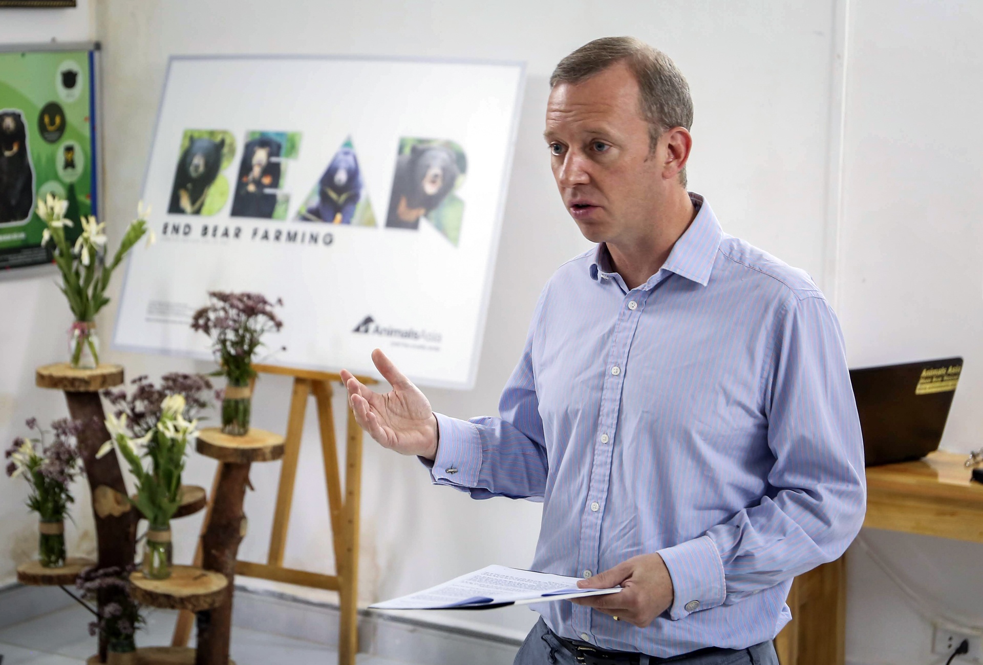 nu hiep sy anh quoc nhan con nuoi anh 9