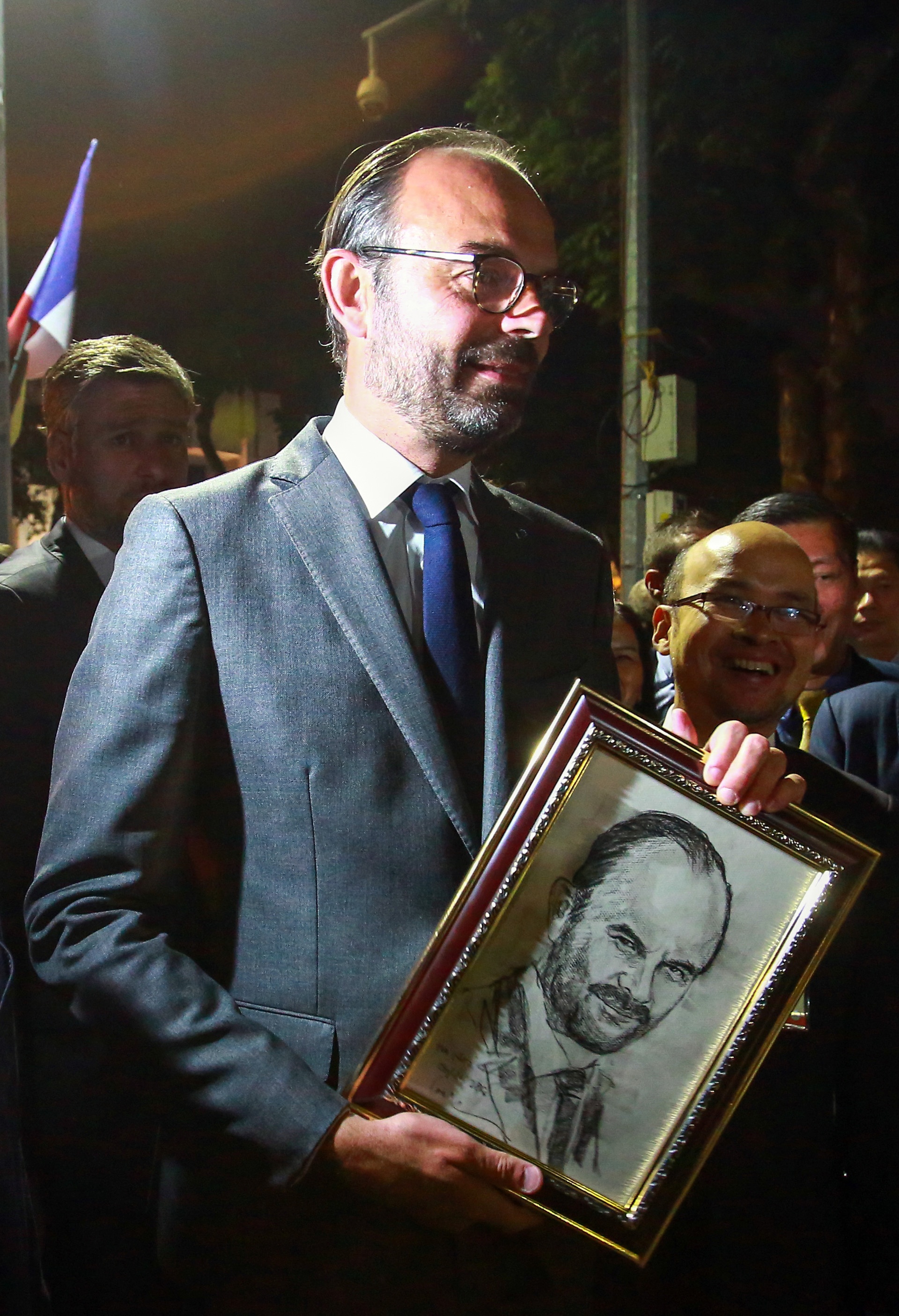 Thu tuong Phap nhan qua di bo ho Guom anh 3