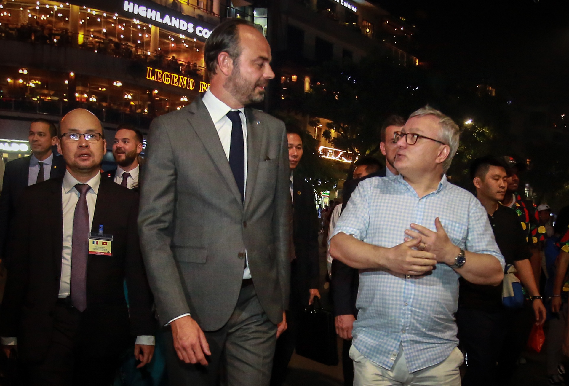 Thu tuong Phap nhan qua di bo ho Guom anh 4