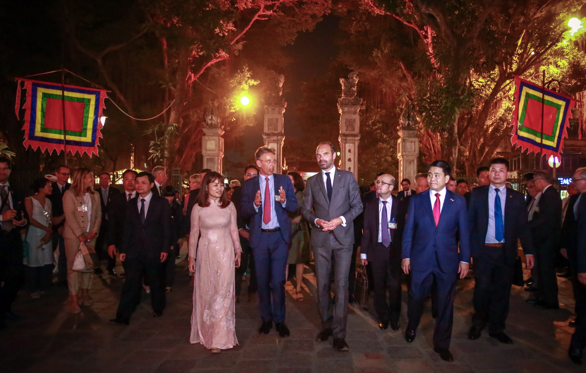 Thu tuong Phap nhan qua di bo ho Guom anh 5