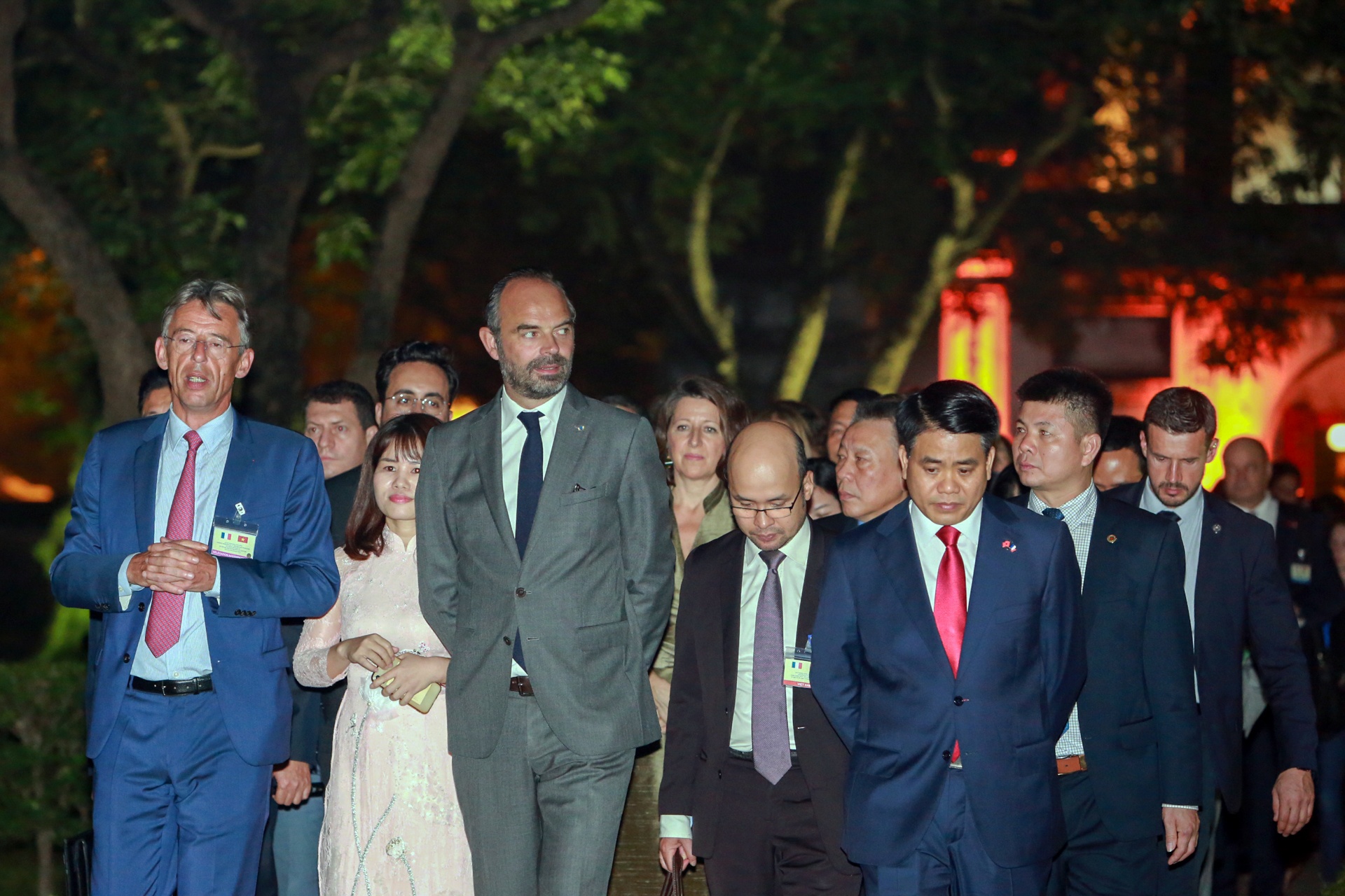 Thu tuong Phap nhan qua di bo ho Guom anh 6