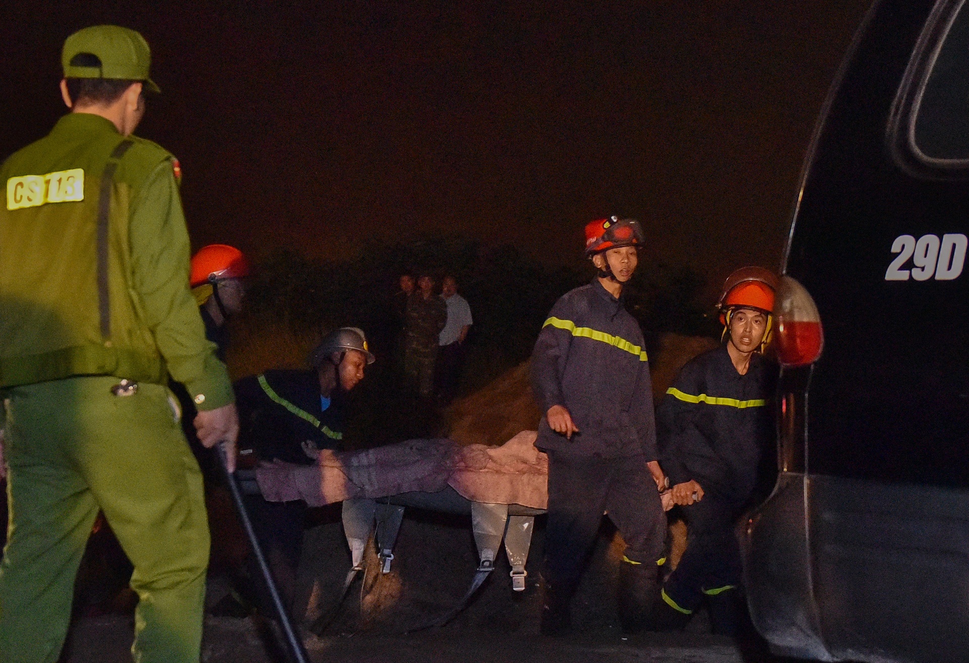 O to Mercedes roi xuong song anh 2