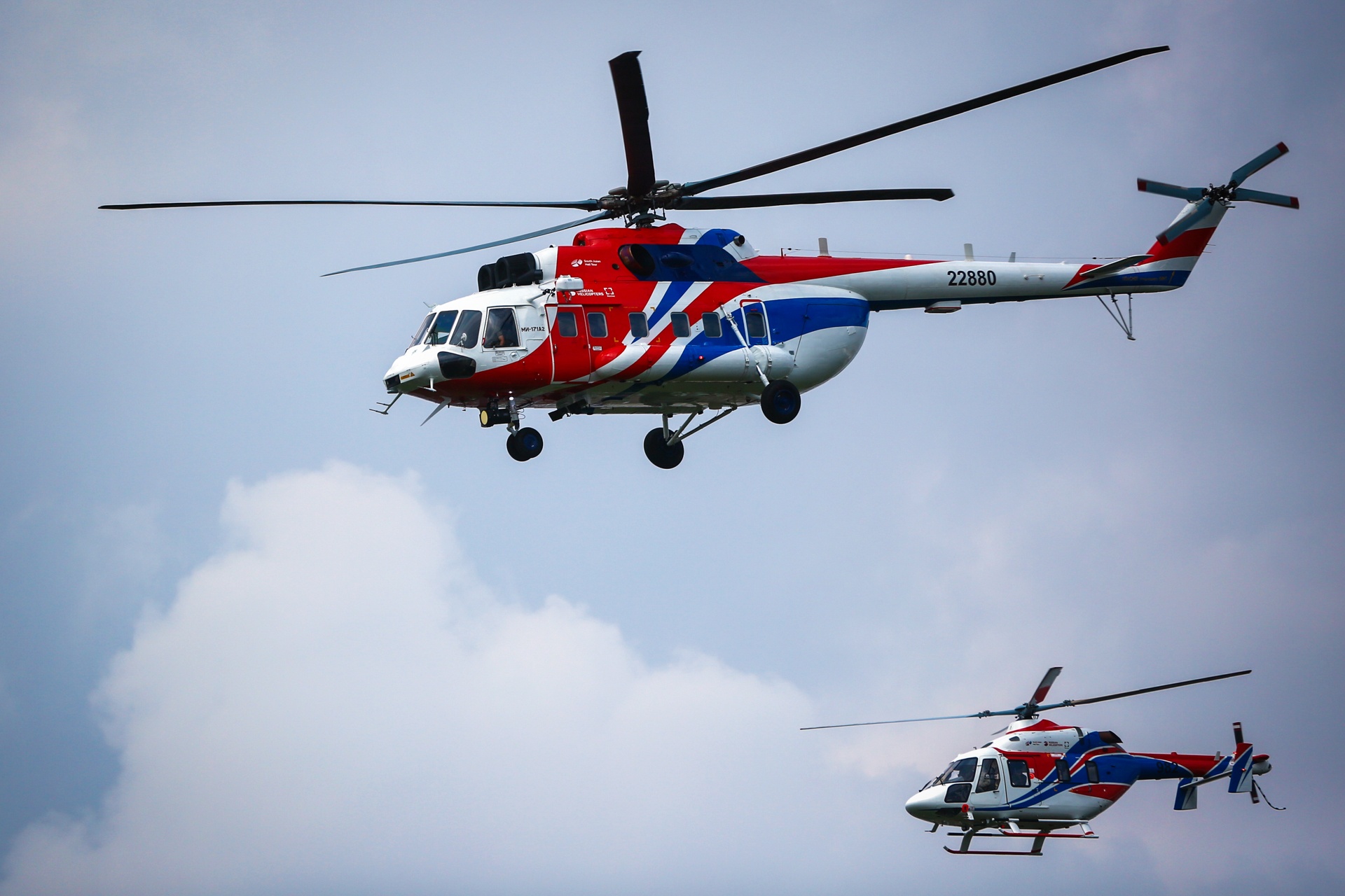 Truc thang Nga cat canh tren bau troi Ha Noi hinh anh