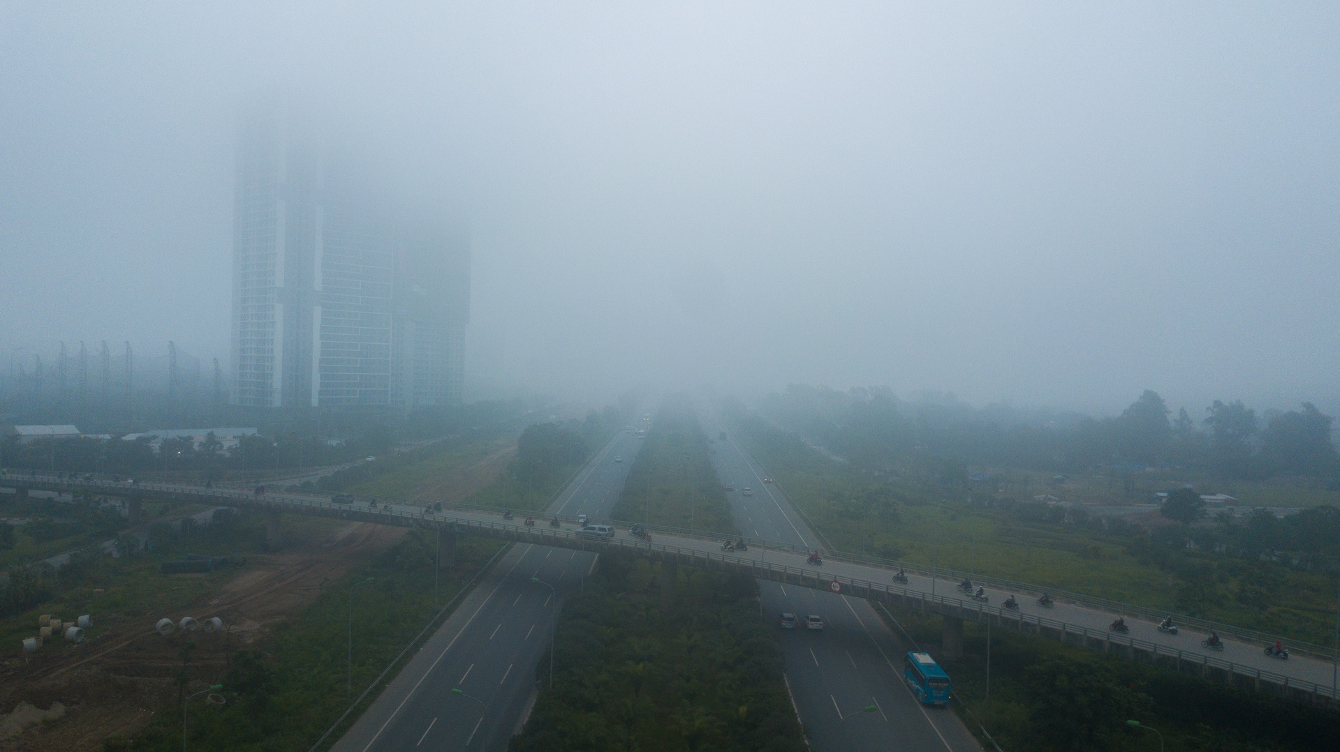 sương mù dày đặc ở hà nội ảnh 1 suong mu day dac o ha noi anh 1