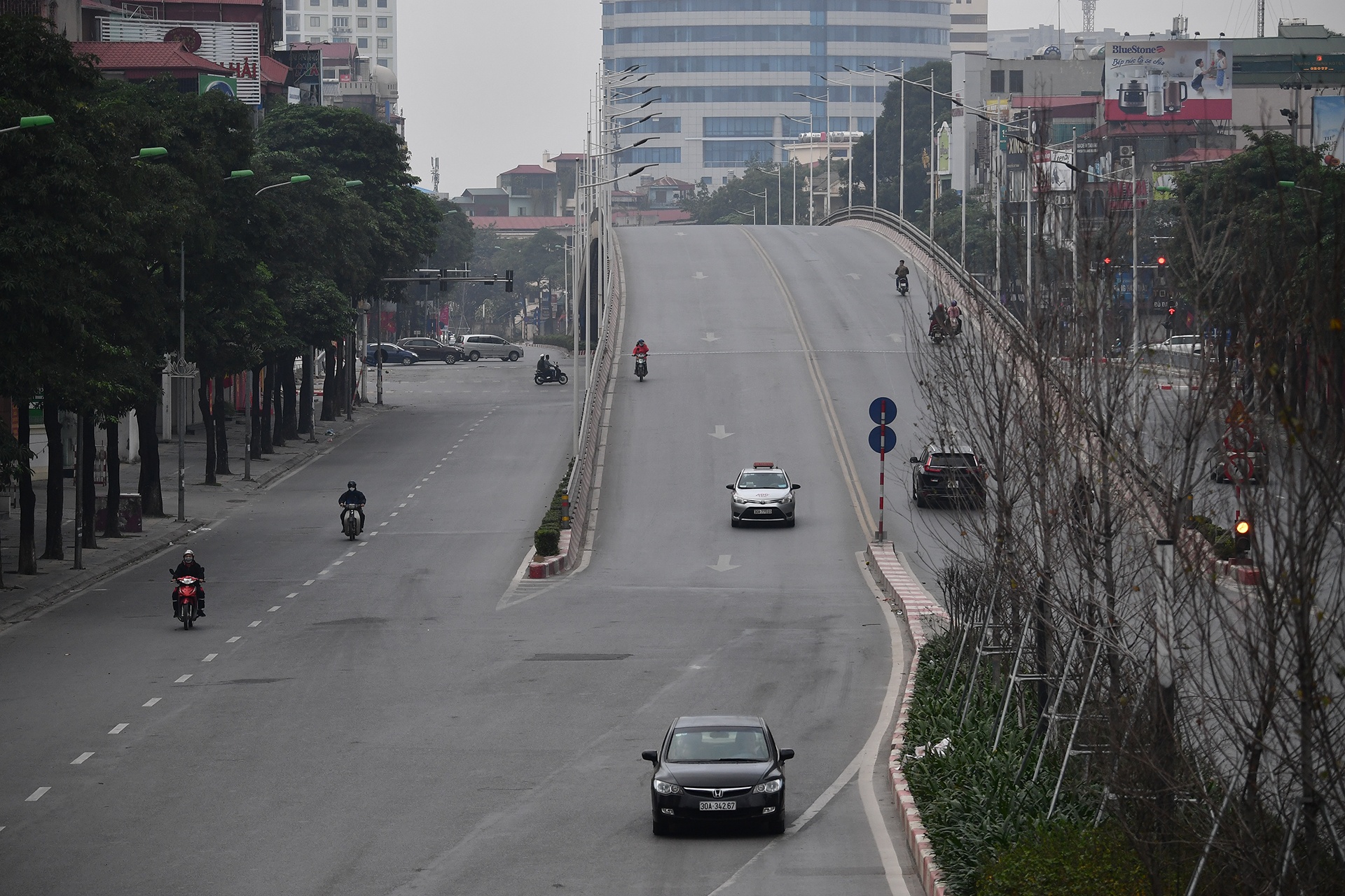 Sang mung 1 Tet anh 4