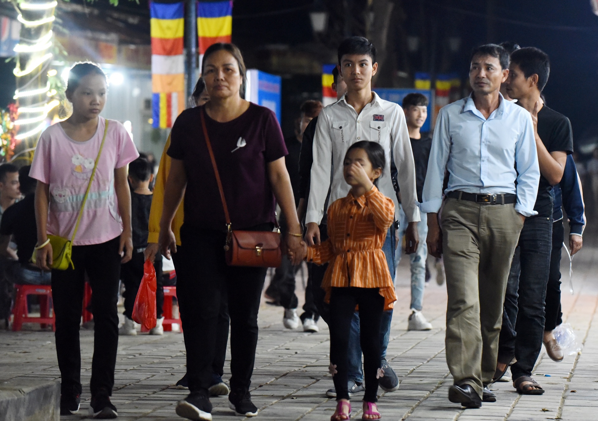 trang dem di le chua huong anh 1