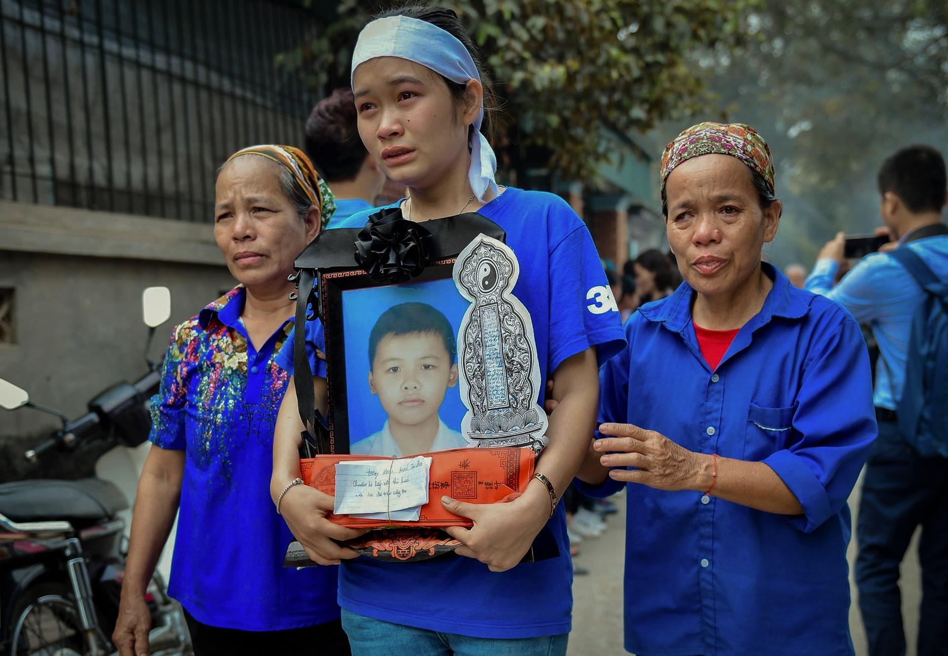 xom nho tang thuong 8 hoc sinh chet duoi anh 1