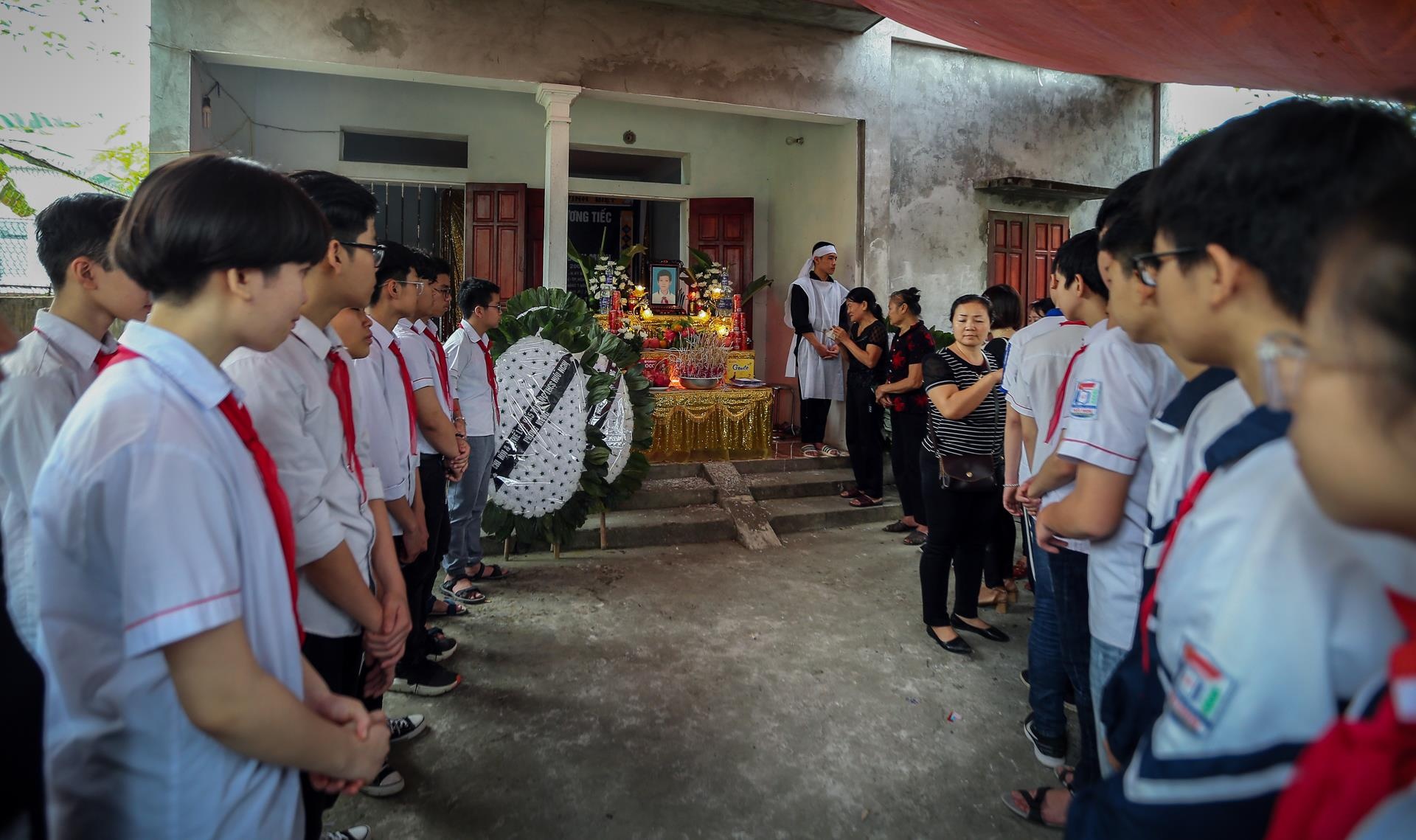 xom nho tang thuong 8 hoc sinh chet duoi anh 2