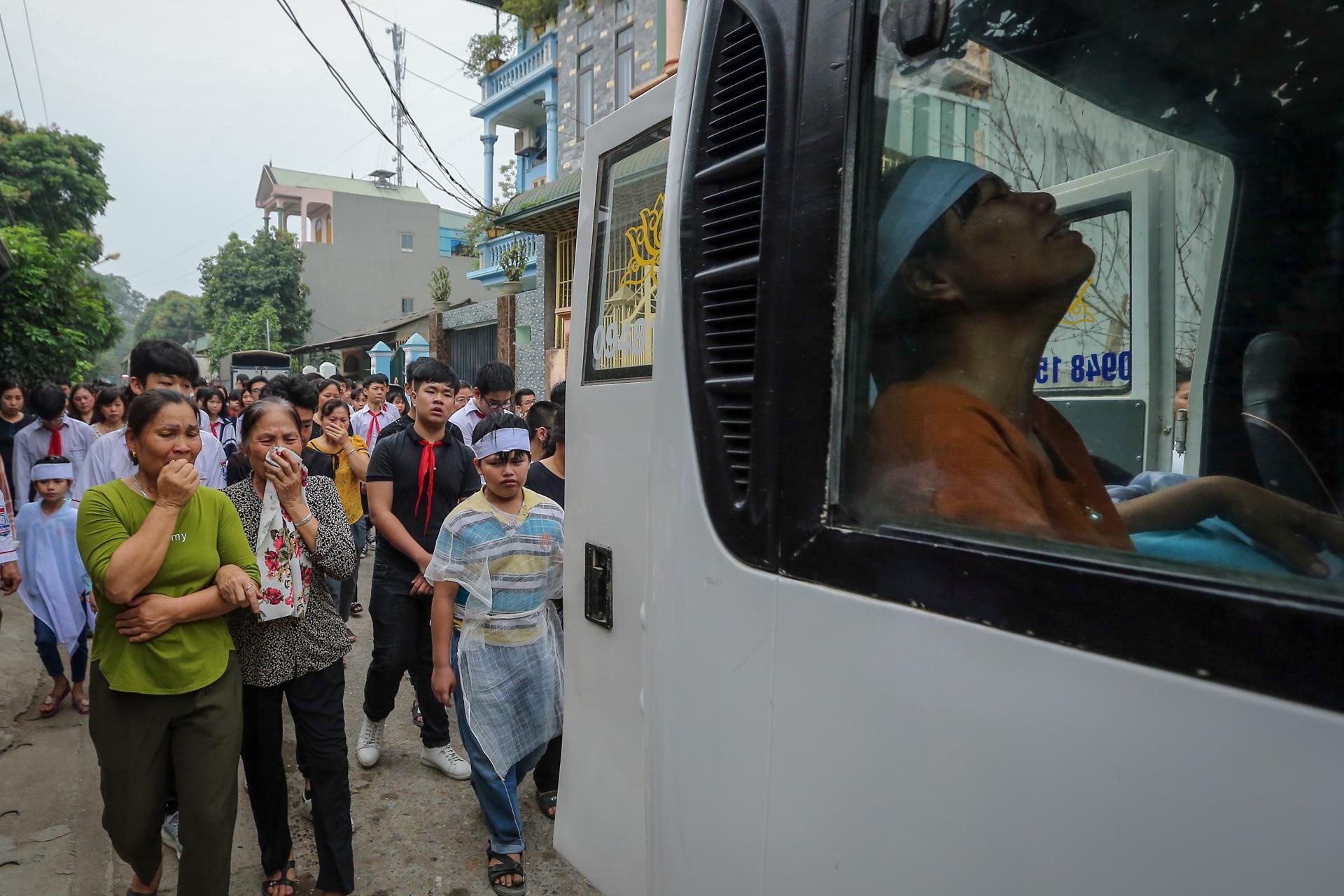 xom nho tang thuong 8 hoc sinh chet duoi anh 8