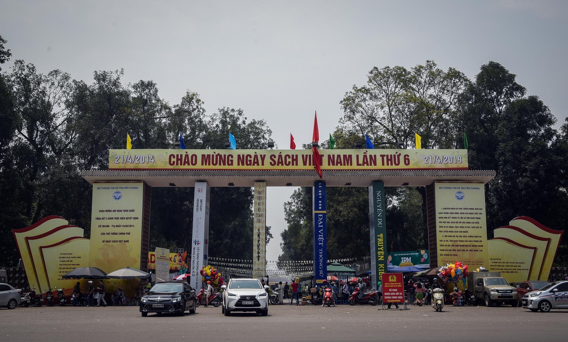 doc gia doi nang ngay sach viet nam anh 1