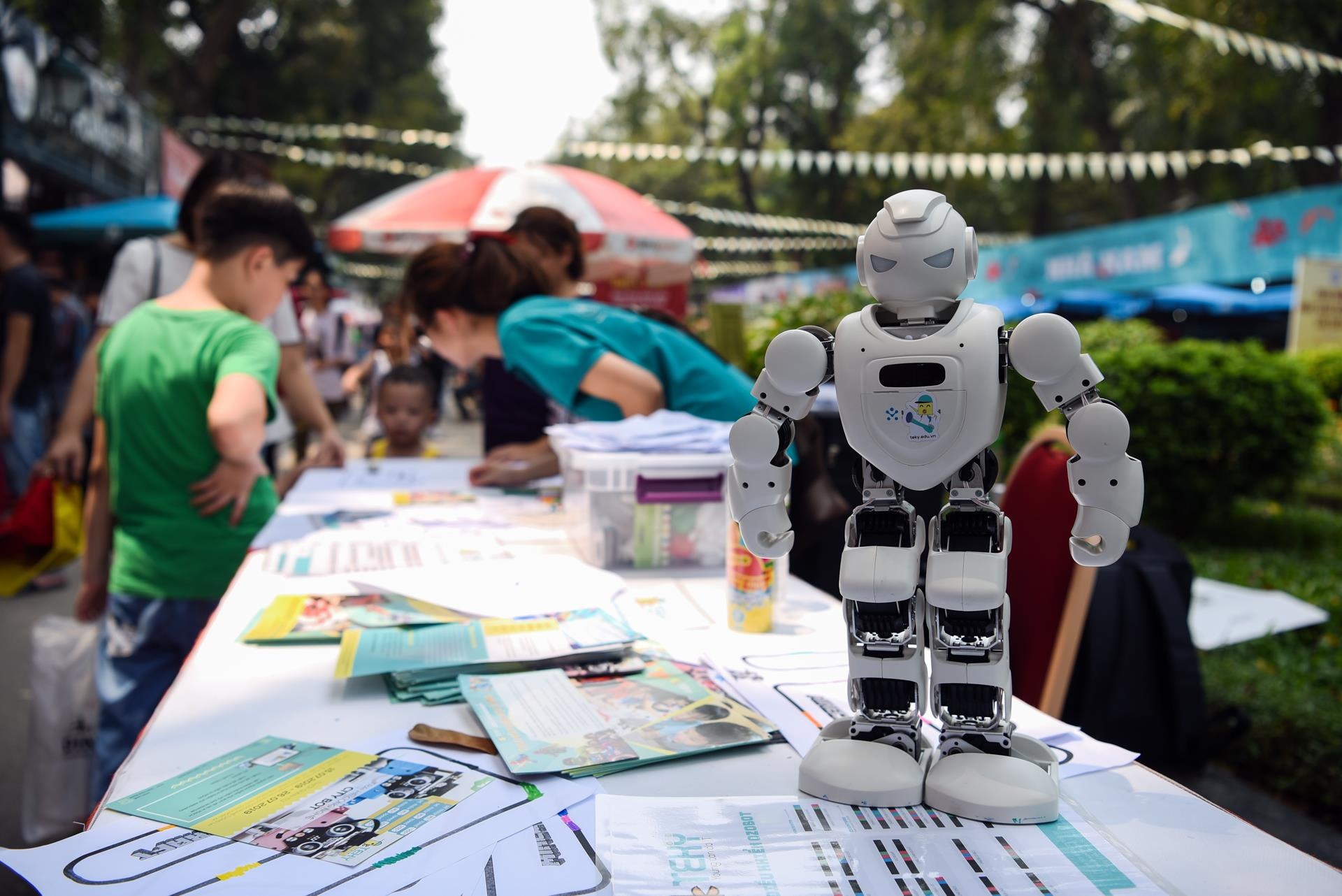 doc gia doi nang ngay sach viet nam anh 6