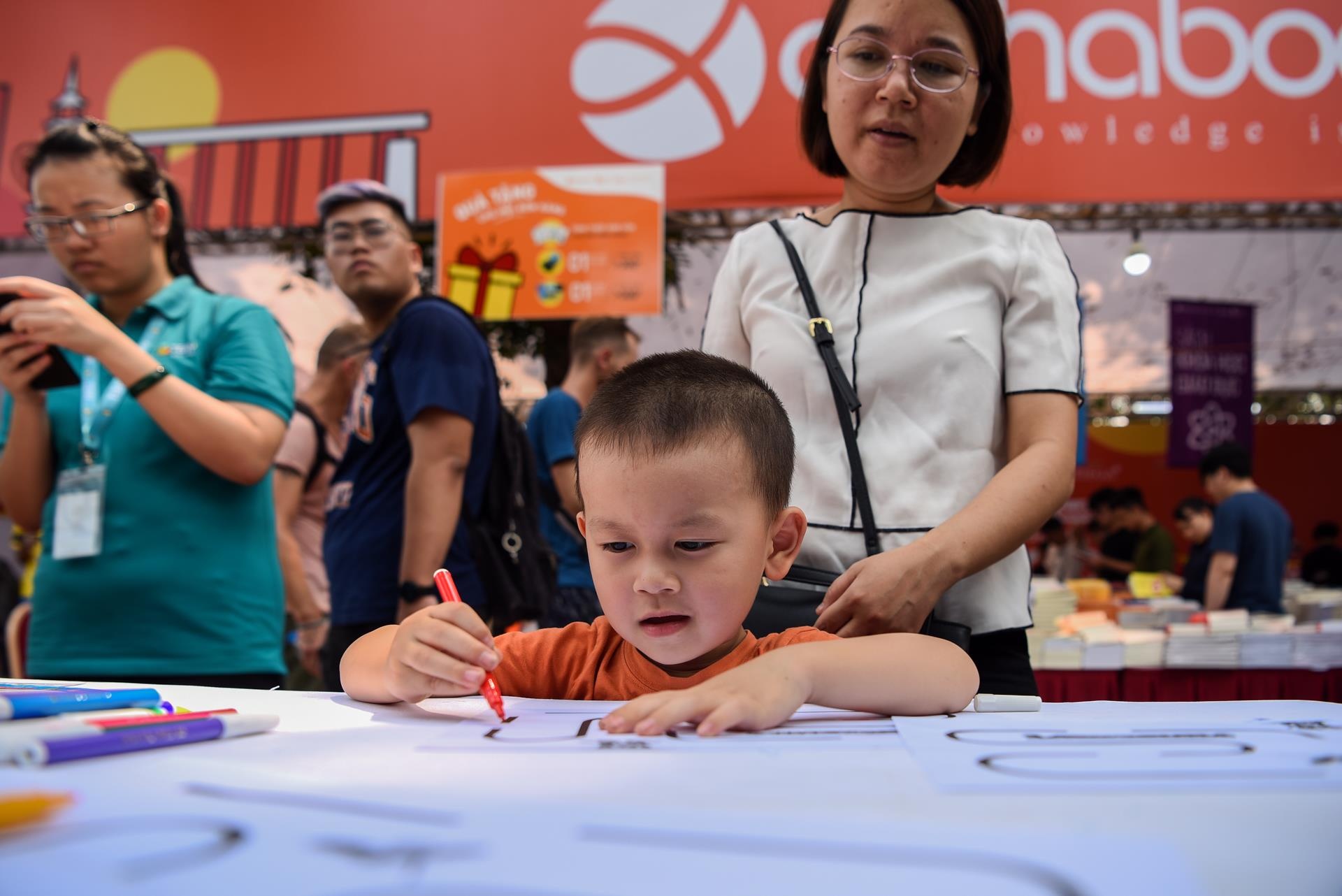 doc gia doi nang ngay sach viet nam anh 7