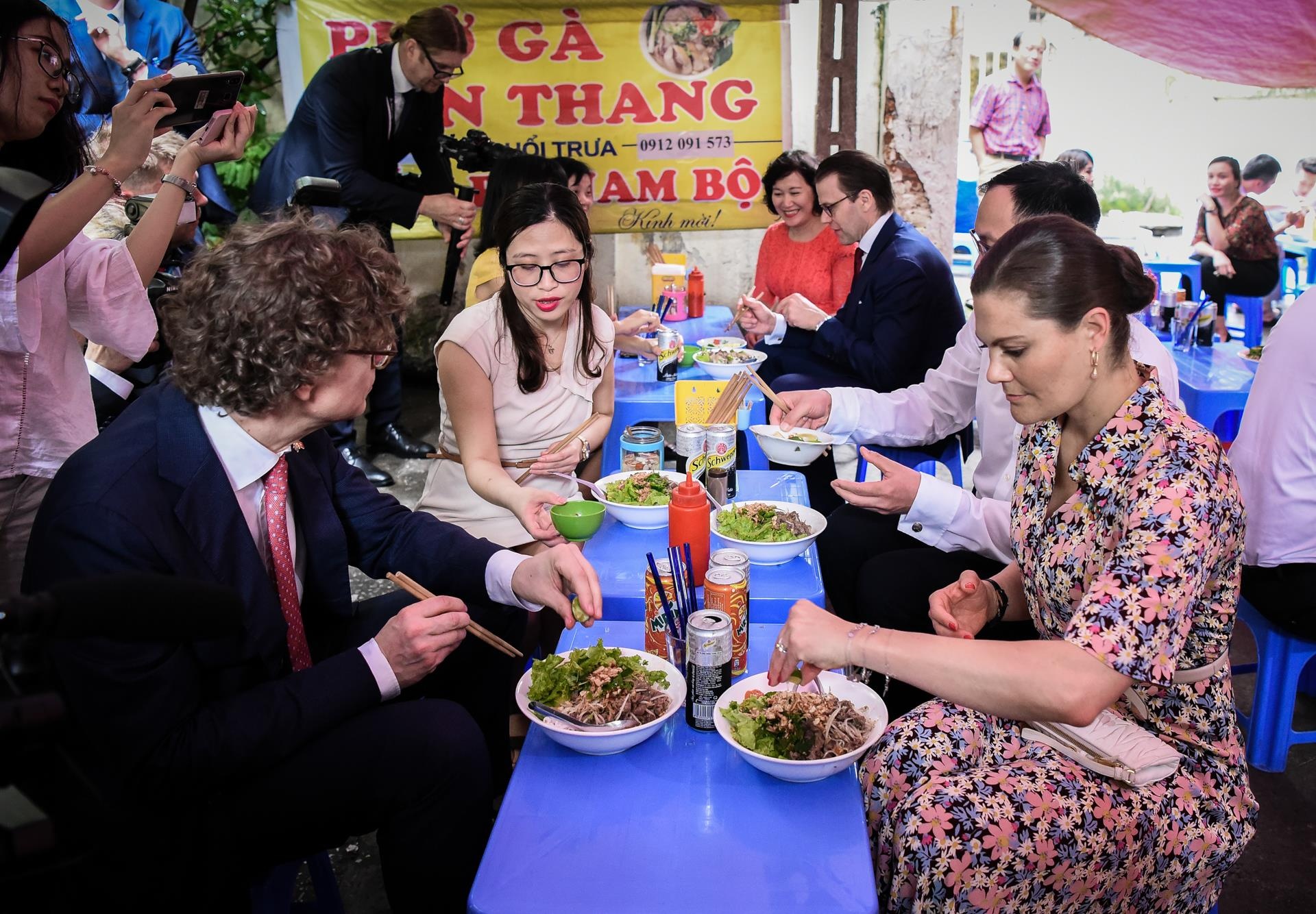 cong chua thuy dien an via he anh 8